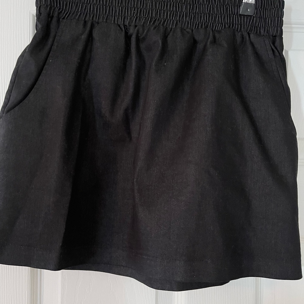 Black midi skirt. Guess